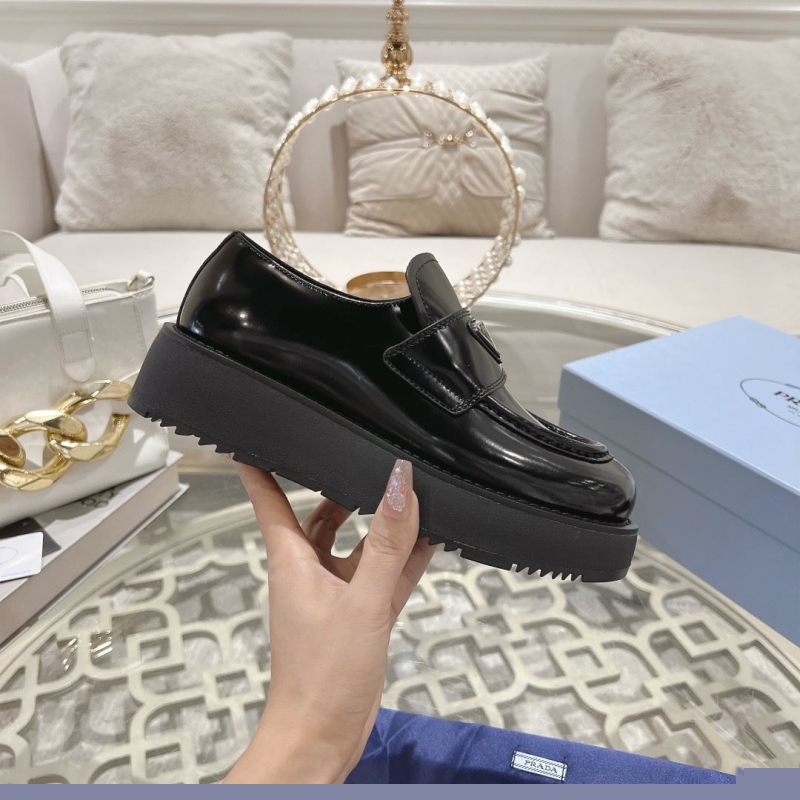 Pra*a leather shoes